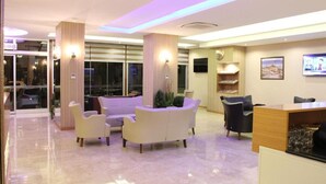 Lobby-lounge