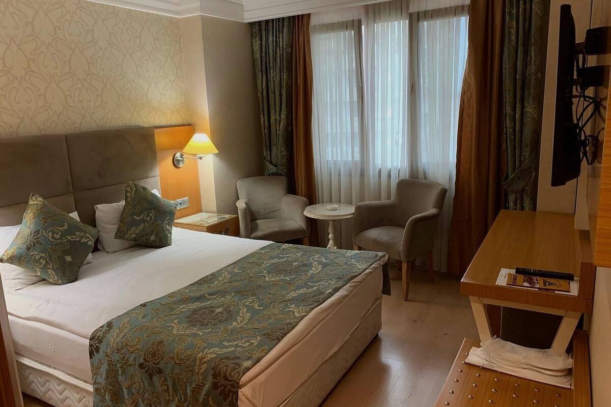 double room | 1 bedroom, minibar, in-room safe, desk