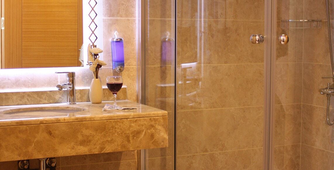 double room | 1 bedroom, minibar, in-room safe, desk