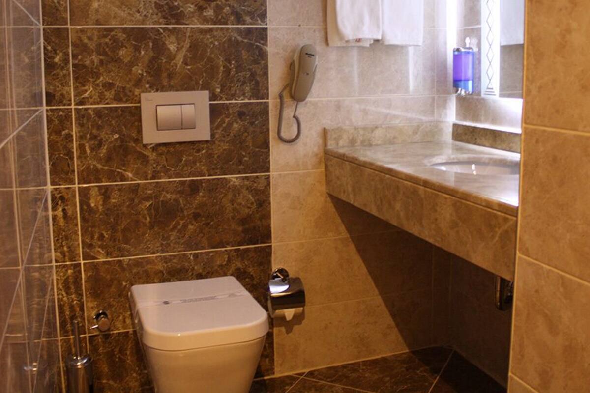 double room | 1 bedroom, minibar, in-room safe, desk