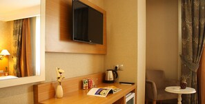 Minibar, in-room safe, desk, soundproofing - Adana Yukselhan Hotel (Adana)