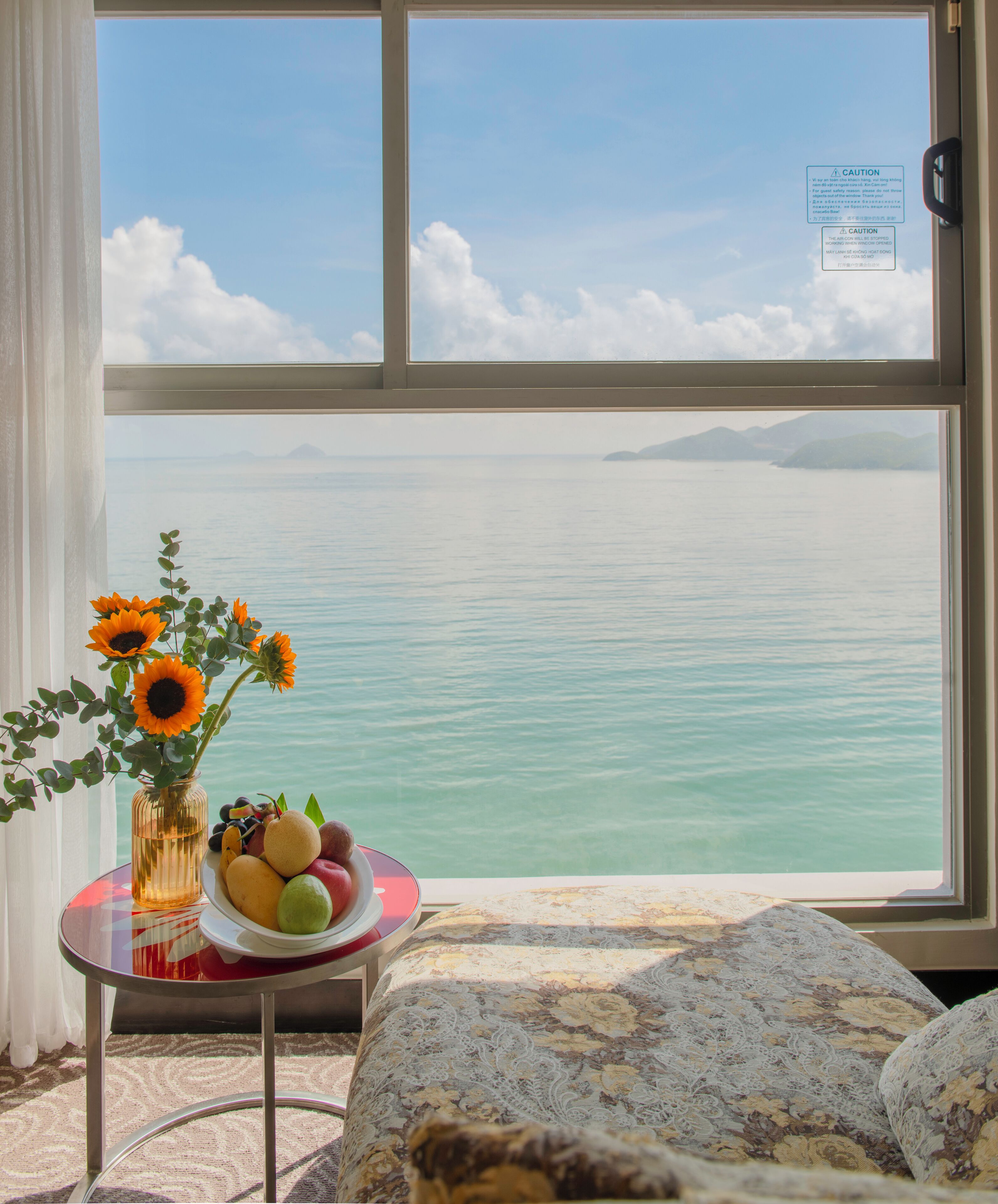 junior suite - king | 1 bedroom, premium bedding, minibar, in-room safe