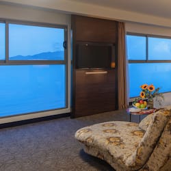 Junior Suite - King | Beach/ocean view