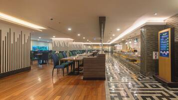 4 restaurants, breakfast, lunch, dinner served; international cuisine