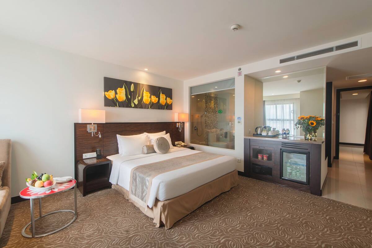 Premium bedding, minibar, in-room safe, desk