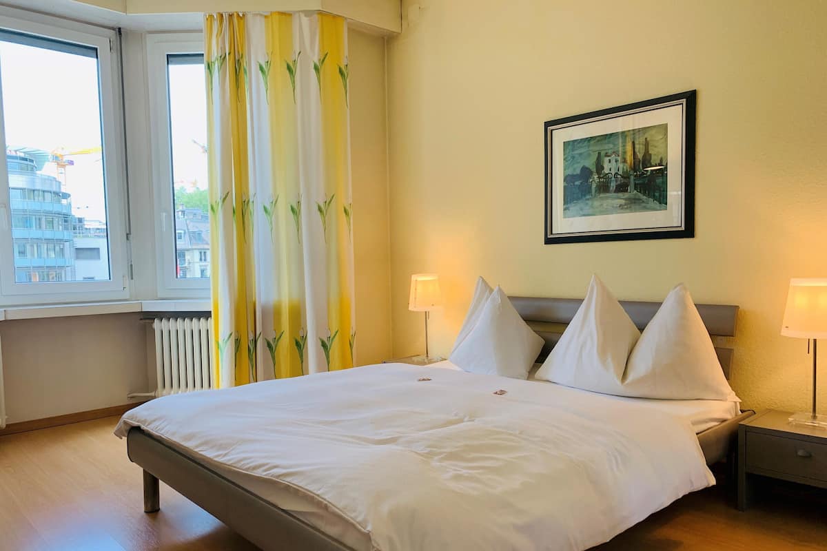 Deluxe Apartment, 1 Bedroom | In-room safe, individually decorated, individually furnished, desk