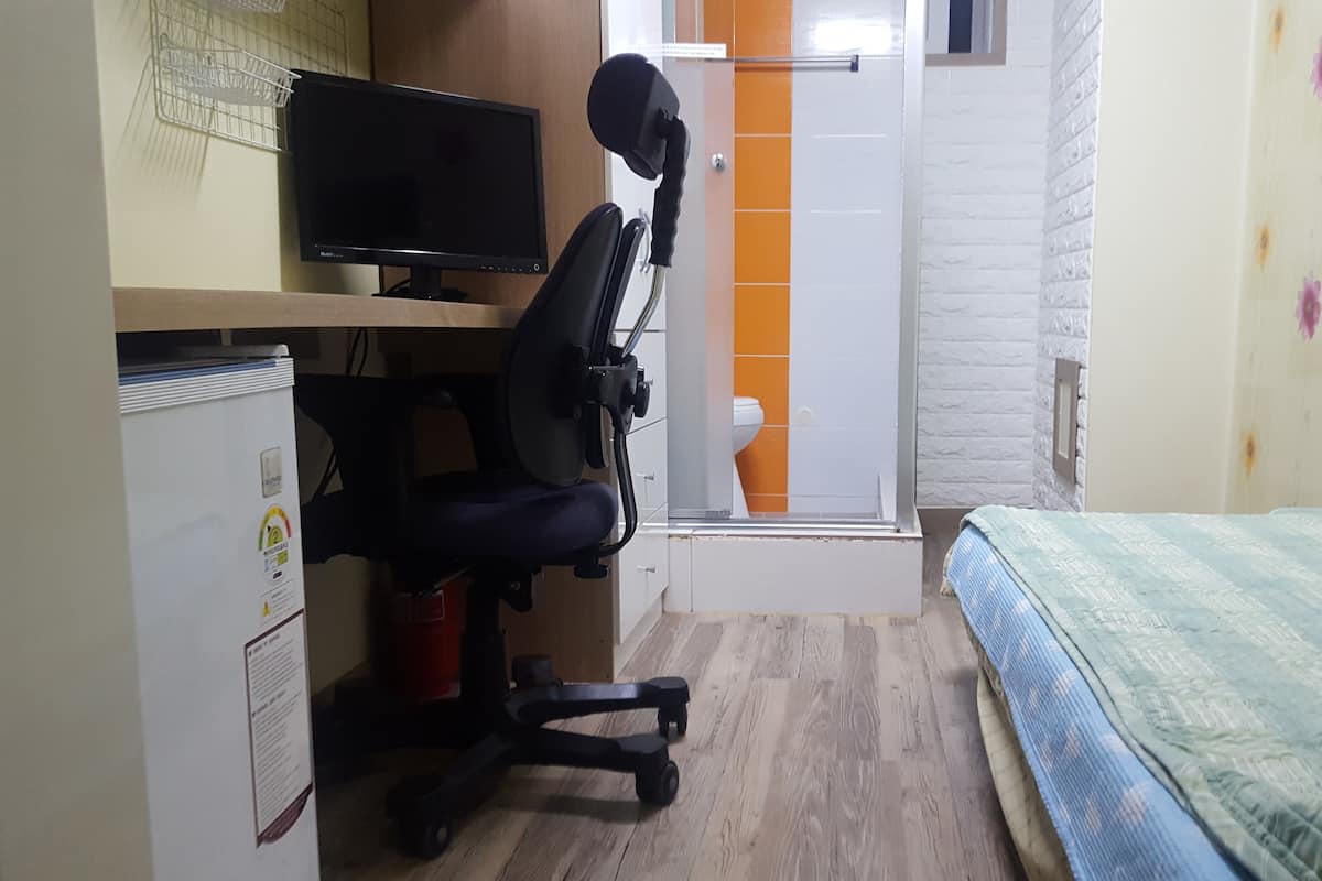 책상, 무료 WiFi, 각각 다른 스타일의 인테리어, 각각 다르게 가구 비치