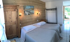 Bureau, chambres insonorisées, Wi-Fi gratuit