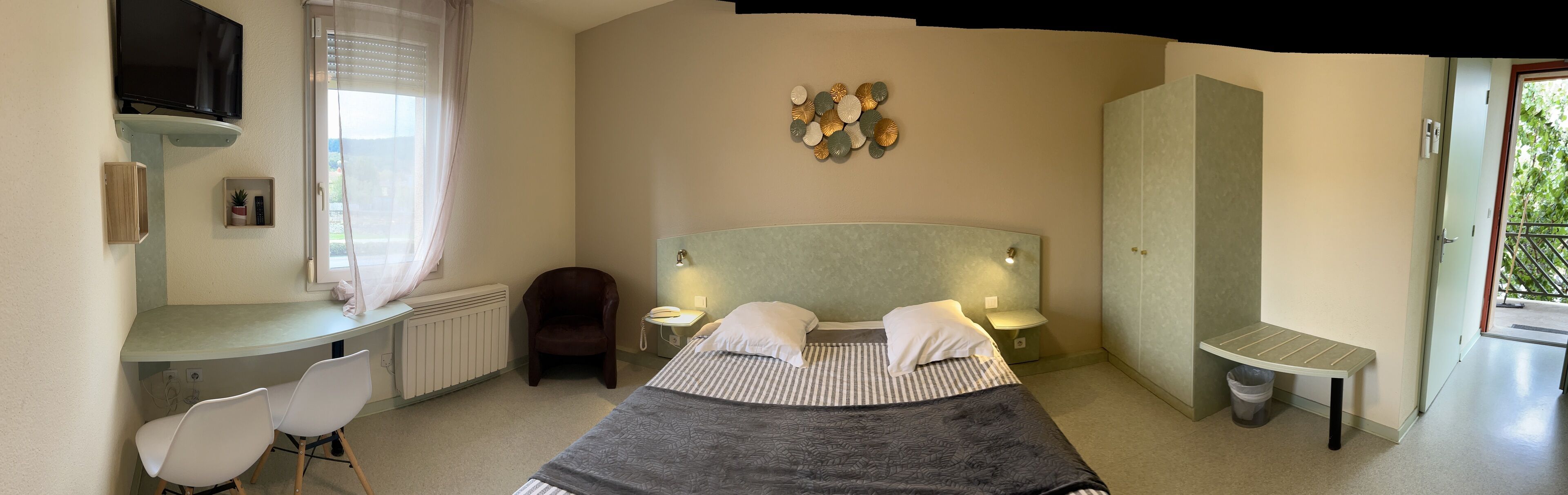 Superior Double Room (avec douche) | Desk, soundproofing, free WiFi, wheelchair access