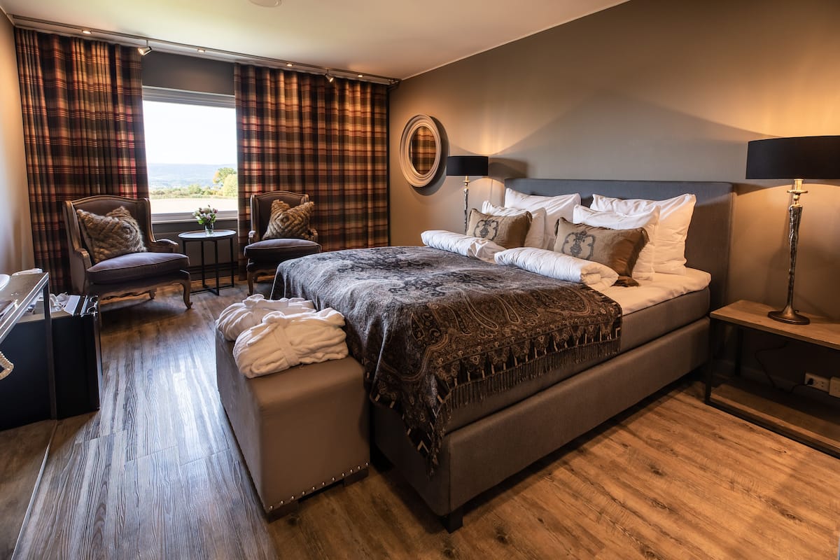 superior room | pillow-top beds, desk, blackout curtains, free wifi