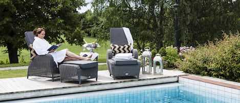 Exercise/lap pool