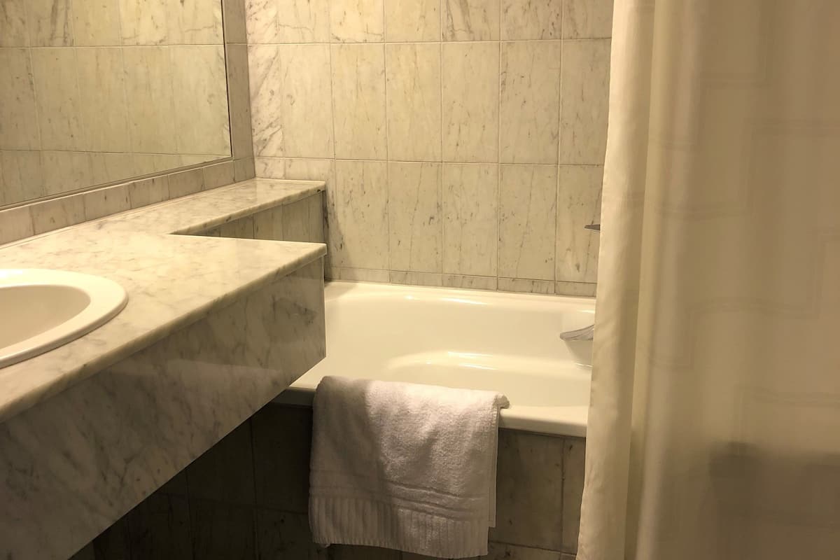 superior room | bathroom | eco-friendly toiletries, towels