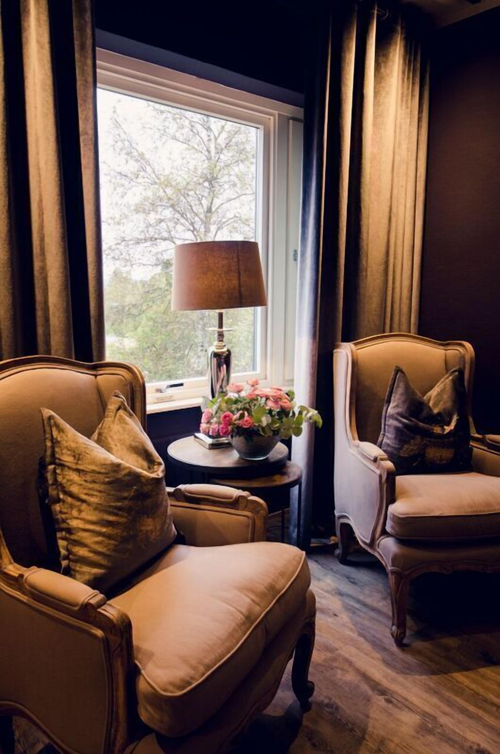 superior room | pillow-top beds, desk, blackout curtains, free wifi