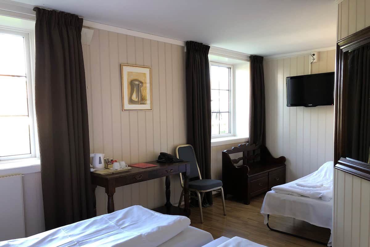 Pillow-top beds, desk, blackout curtains, free WiFi