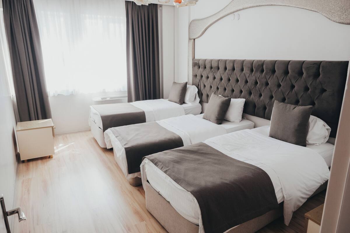 Minibar, soundproofing, WiFi (free), bed sheets