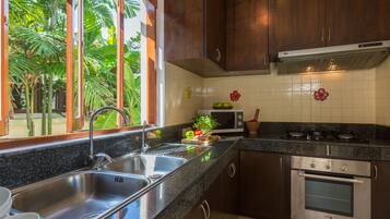 Vila superluxo | Cozinha privada | Geladeira, micro-ondas, cooktop, lava-louças