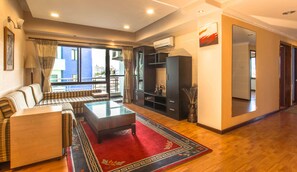 TV de tela plana 32 polegadas com canais a cabo, TV, DVD player