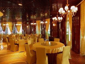 Lunch and dinner served, Chinese cuisine - Xiaoshan Mingkeming Hotel (Hangzhou)