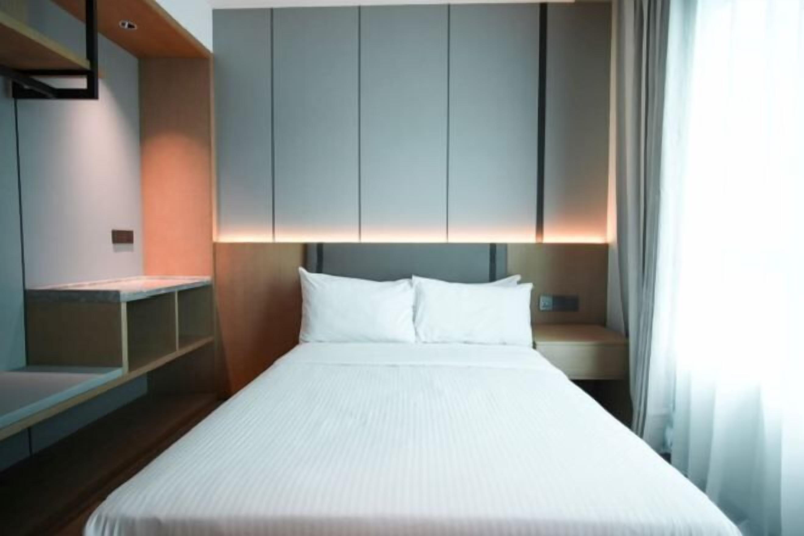 Desk, soundproofing, iron/ironing board, free WiFi