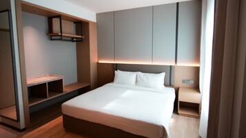 Desk, soundproofing, iron/ironing board, free WiFi