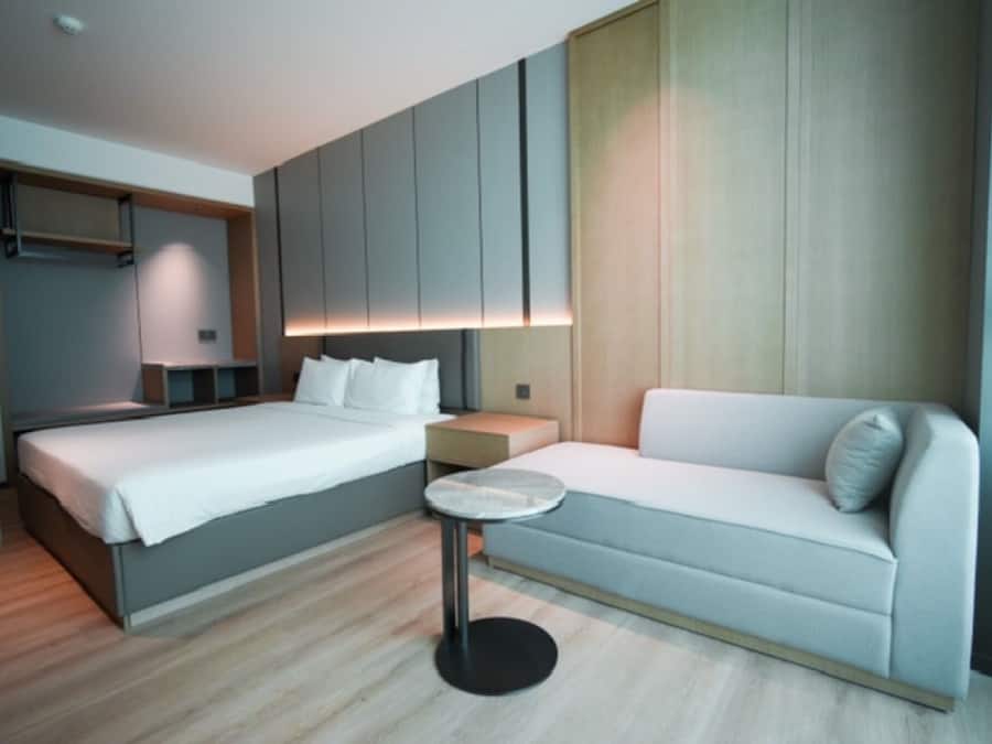 Deluxe-værelse - 1 kingsize-seng | Badeværelse | Bruser, brusehoved med spredningseffekt, gratis toiletartikler