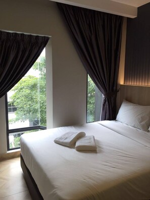 In-room safe, desk, soundproofing, iron/ironing board - Worldview Grand Hotel (Kuala Lumpur)