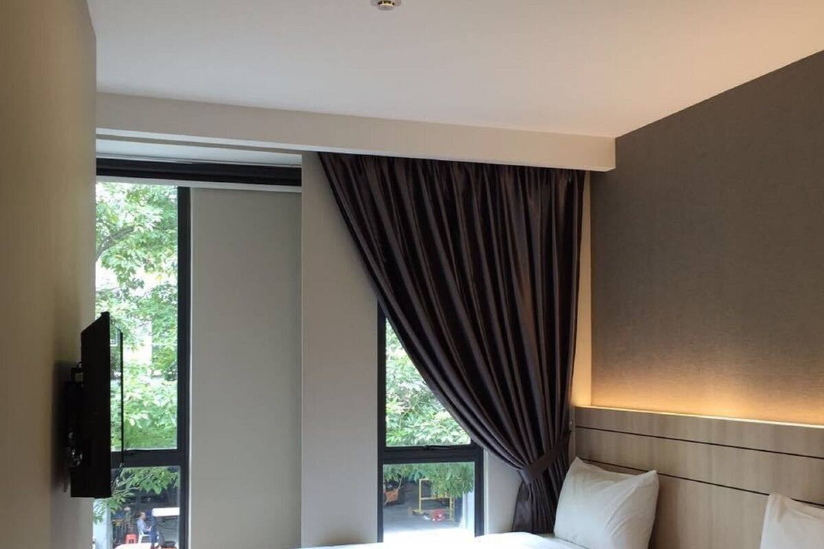 In-room safe, desk, soundproofing, iron/ironing board (on request)