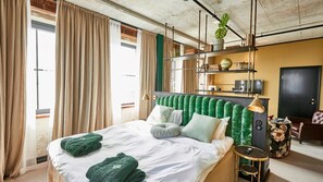 Minibar, caja de seguridad en la habitación y cortinas blackout 