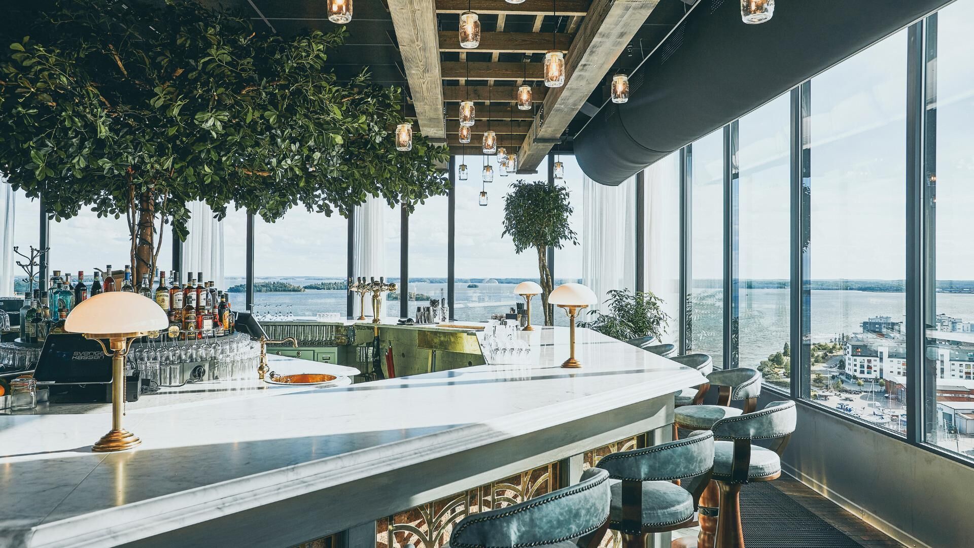 7 か所のバー / ラウンジ