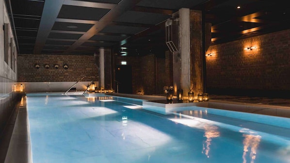 Piscine intérieure
