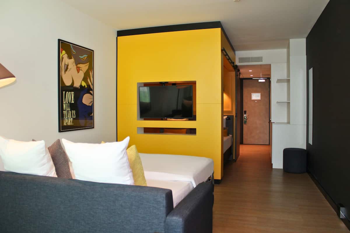 1 bedroom, in-room safe, desk, laptop workspace