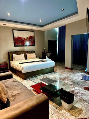 VIP Room | Minibar, Zimmersafe, Schreibtisch, schallisolierte Zimmer