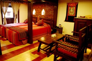 Desk, soundproofing, free WiFi, bed sheets - Temple House (Lalitpur)