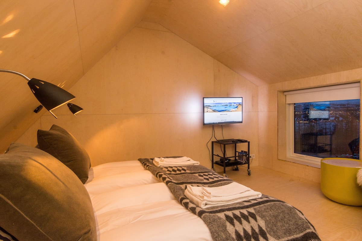 Apartment, 1 Bedroom, Sea View (Kotabyggð 15, 601 Akureyri) | Premium bedding, down comforters, minibar, desk