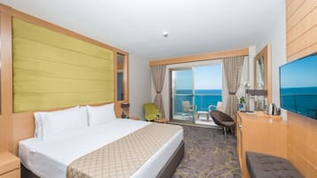 Standard Double Room, Balcony, City View | 1 bedroom, minibar, in-room safe, desk