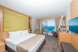 Standard-Doppelzimmer, Balkon, Stadtblick | 1 Schlafzimmer, Minibar, Zimmersafe, Schreibtisch