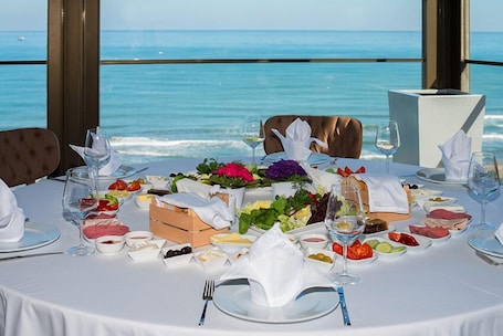Food and drink. Ramada Resort by Wyndham Unye