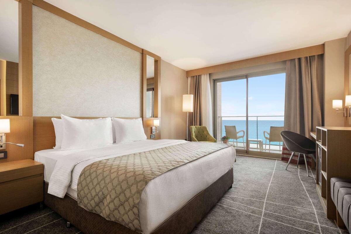 1 chambre, minibar, coffres-forts dans les chambres, bureau