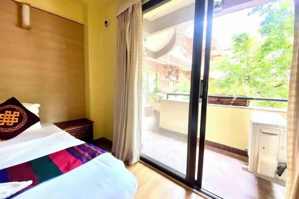 In-room safe, desk, soundproofing, free WiFi