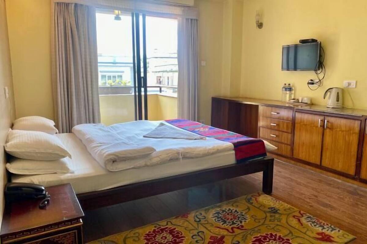 In-room safe, desk, soundproofing, free WiFi
