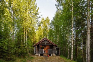 Chalet of an Artist With Private Bathroom | Desk, WiFi - Art Village Rajan Loma (Joensuu)