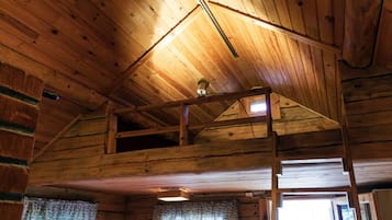 Chalet of an Artist | Desk, WiFi