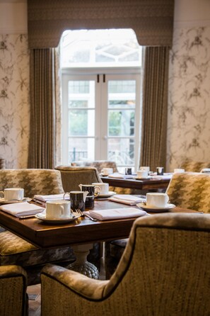 Lounge - Arden House (Stratford-upon-Avon)