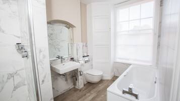 Superior Double Room | Bathroom