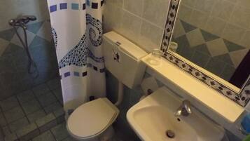 Apartment, 1 Bedroom | Bathroom | Shower, hair dryer, towels