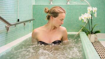 Indoor spa tub