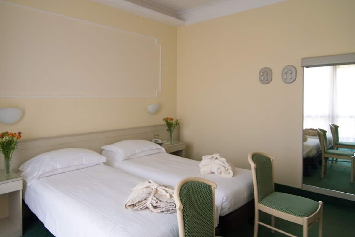 1 bedroom, minibar, in-room safe, desk