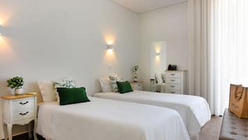 Chambre Double ou avec lits jumeaux, terrasse | Literie de qualité supérieure, décoration personnalisée