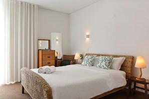 Habitación doble estándar, Terraza | Ropa de cama de alta calidad y decoración personalizada 