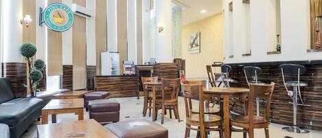 Aamiainen, lounas ja illallinen; indonesialainen keittiö